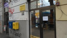 Neobična poruka maškarama na vratima Hrvatske pošte