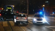 Tramvaj iskočio iz tračnica u Savskoj, ozlijeđen vozač automobila