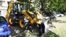 [VIDEO] U park na Savicu došla nova ograda, građani stali pred bagere