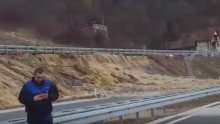 Opasno klizište prekinulo promet autocestom između Sarajeva i Zenice
