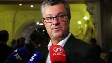 Vlada zasjeda, daje jamstvo Petrokemiji za kredit od 200 milijuna kuna