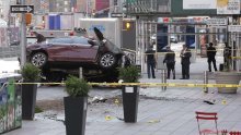 Troje kritično nakon naleta automobila na Times Squareu