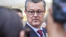 Orešković: Vlada razmatra mogućnost pomoći Petrokemiji
