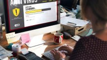 Pogledajte kako otkloniti zloglasni 'shortcut' virus iz vaših Windowsa