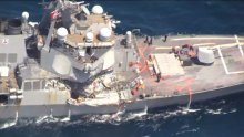 Ponos američke ratne mornarice teško oštećen u sudaru sa trgovačkim brodom