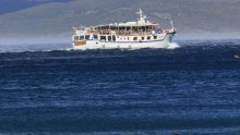 Vjetar stvara probleme u prometu, u prekidu i trajektne linije