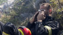 Potresno pismo vatrogasaca: Po potrebi heroji, po potrebi uhljebi