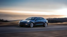 Prevalili rekordnih 975 km u Tesli Model 3. Sad se baterija više neće puniti