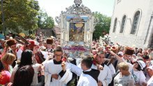 U procesiji u Sinju više desetaka tisuća vjernika