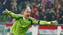 Gabor Kiraly rušio rekord Eura s lomom na ruci!