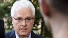 Josipović: Bandić je riješio problem star 100 godina i zaslužio počasni doktorat