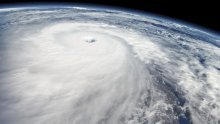 Snažni tajfun Mangkhut grabi prema Filipinima