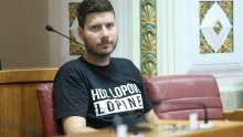 Pernar: Predsjednica Grabar Kitarović samo glumi opoziciju