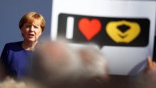 Polovica Nijemaca smatra kako Merkel mora otići