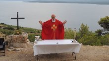 GLAS osuđuje govor mržnje hvarskog svećenika i zahtijeva ispriku vrha Katoličke crkve