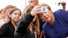 Angela Merkel uoči izbora izvukla tešku promotivnu artiljeriju