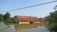 Zaboravljeni ljudi žive u potkrovljima iznad 2,5 metara vode