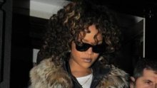 Rihanna osvanula u vrućim hlačicama u restoranu