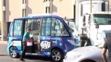 Samovozeći autobus sudario se na prvom danu posla