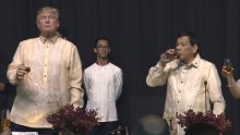 Filipinski predsjednik otpjevao serenadu za Trumpa: 'Ti si svjetlo moga svijeta, polovina srca mog...'