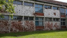 Ministri godinama obećavaju obnovu škole u Vukovaru, obećala ju je i ministrica Divjak, ali bagera još uvijek nema