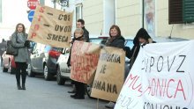 Prosvjed ispred Gradske skupštine zbog uvoza smeća iz Zagrebačke županije