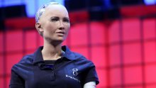 Robot Sophia sad želi - obitelj i djecu