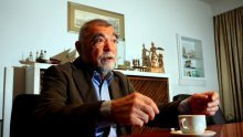 Porezna uprava provjerava Mesićeve stanove i financije