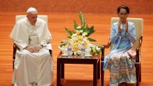Papa se sastao s Suu Kyi i izbjegao izrijekom spomenuti Rohindže