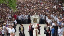 Tens of thousands of Croatians flock in Marian shrines