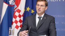 Pred raspravu o arbitraži u Bruxellesu mediji kritično o Cerarovoj politici