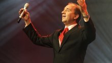 Mladen Grdović majci svoje kćeri obećao pjevati na svadbi