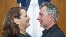 Miroslav Škoro doktorirao na Ekonomskom fakultetu: Prva mu poljupcem čestitala supruga Kim