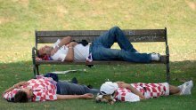 Zatišje pred buru: Konačno godina bez izborne utakmice, a političari...?