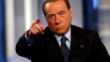 Berlusconi kaže da je 'prirodno da su žene zadovoljne kada im udvaraju'