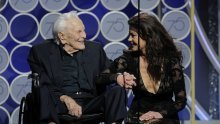 Holivudska legenda, 101-godišnji Kirk Douglas podigao publiku na noge