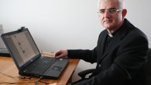 Biskup Uzinić: Crkva ne smije biti poput 'gospođe ludosti', moramo odbaciti licemjerje bez obzira na cijenu