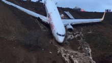 [VIDEO] Pogledajte prve snimke iz unutrašnjosti aviona koji je skliznuo s piste