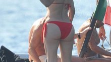 J.Lo ponosno pokazala guzu u bikiniju