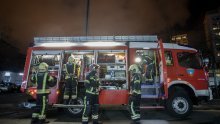 Vatrogasci iz požara u zagrebačkoj kući izvukli dvoje ljudi