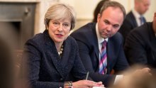 Šef kabineta britanske premijerke u radno vrijeme komentirao pornografiju