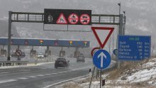 Vozači, oprez! Olujni vjetar i snijeg ugrožavaju promet