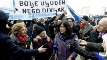 Učitelji izviždali ministricu Divjak i poručili: Mi ne živimo od lijepih riječi, već od djela