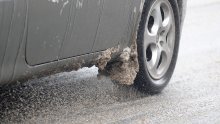 Ledena kiša i poledica stvaraju probleme, kasne i autobusne linije u Zagrebu