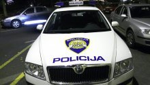 Autom krenuo na policajce, travu bacio u rijeku