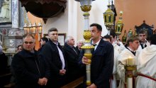 Plenković uoči Uskrsa otišao na Hvar na stoljetnu procesiju 'Za križen'
