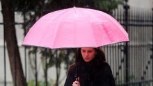 Trendi Zagrepčanke kišnu špicu pretvorile u modnu pistu