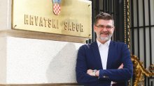Zaposlen je u Saboru, radi za SDP i HDZ, a u pauzi piše krvave trilere: 'Političari su ljudi od krvi i mesa, bolje žive anonimci'