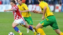 Modrić u društvu Zica, Puskasa i Platinija