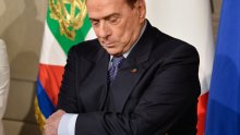 Berlusconi hospitaliziran, obećao nastavak kampanje za europske izbore